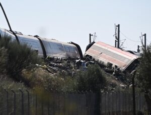 İspanya’da tren kazasında en az 68 kişi öldü, Başbakan Sanchez 3 günlük yas ilan etti