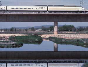 İspanya’nın başkenti Madrid’in güneyinde iki tren çarpıştı, en az 10 kişi öldü