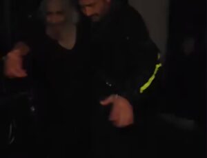 İstanbul Beykoz’da sağanakta su basan evden yaşlı kişi vatandaşlarca kurtarıldı