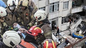 İstanbul'da çöken binanın mimarı ve şantiye şefi gözaltına alındı! Enkazdaki 3 kişi aranıyor