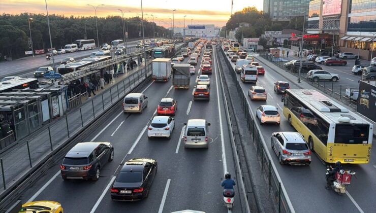 İstanbul’da trafik yoğunluğu yüzde 83’e ulaştı
