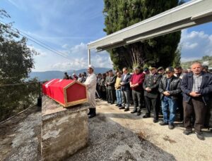 İzmir Bayındır’da hayatını kaybeden Kıbrıs gazisinin cenazesi toprağa verildi
