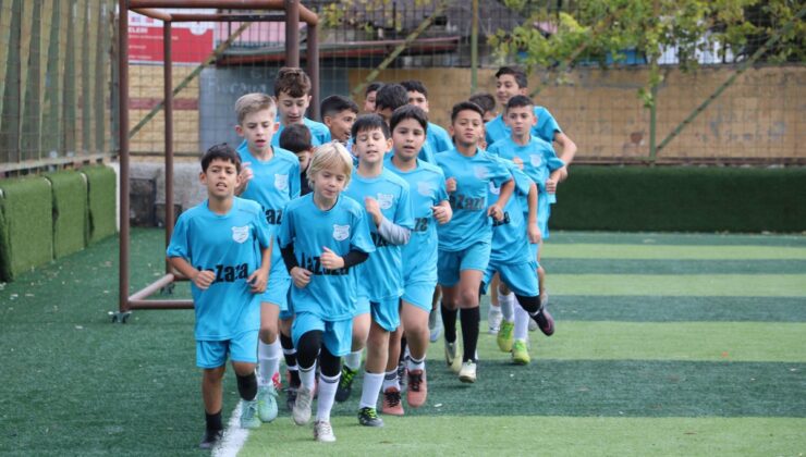 İzmir Gültepe’de hocalar dezavantajlı çocukları futbol eğitimiyle spora kazandırıyor