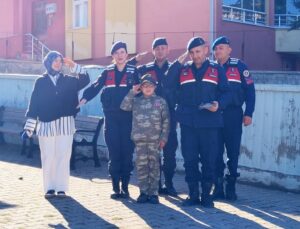 Jandarma, 9 yaşındaki Alparslan’ın devriye ve dron hayalini gerçekleştirdi