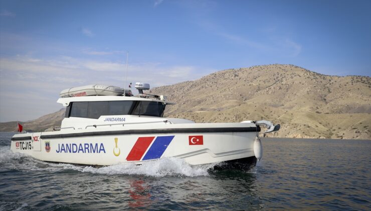 Jandarma bot timi Karakaya Barajı’nda 617 kilometrelik kıyıda 7/24 görev yapıyor