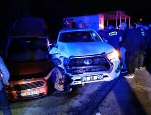 Kahta’da otomobil ile pikap çarpıştı, 8 yaralı hastaneye kaldırıldı