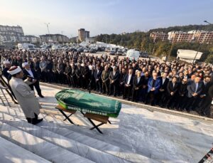 Kalp kriziyle 61 yaşında hayatını kaybeden Prof. Dr. Şamandar toprağa verildi
