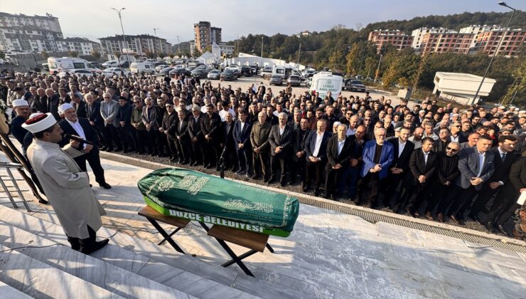 Kalp kriziyle 61 yaşında hayatını kaybeden Prof. Dr. Şamandar toprağa verildi