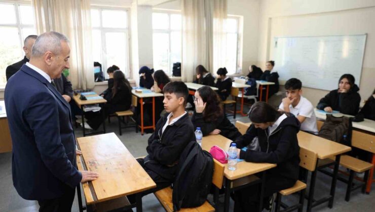 Karabük İl Milli Eğitim Müdürü Akbaş, meslek lisesi öğrencileriyle buluştu