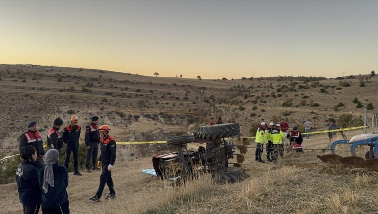 Karaman’da tarlada devrilen traktörün altında kalan sürücü yaşamını yitirdi