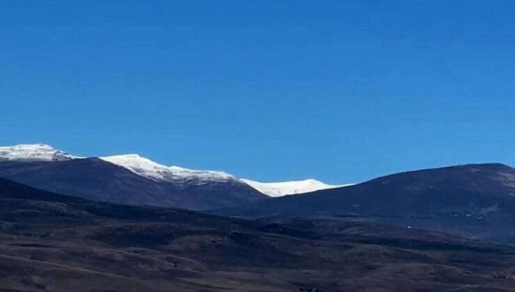 Kars Arpaçay’da yüksek dağların zirveleri mevsimin ilk karıyla kaplandı