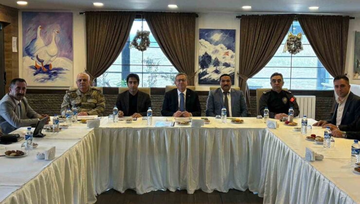Kars Valisi Ziya Polat, Sarıkamış’ın 2026-2027 sezonu hazırlıklarını görüştü.