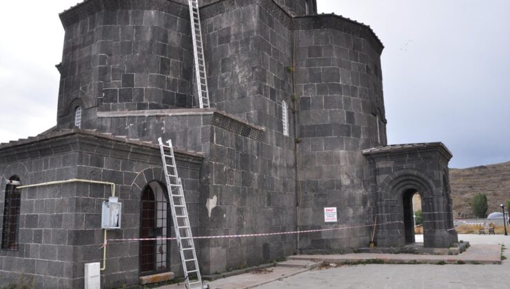 Kars’ta tarihi Kümbet Camisi’nde restorasyon başladı, yeniden ibadete açılacak