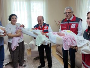 Kaş’ta ikinci çocuk isteyen çiftin dördüz kızı oldu! Bebekler bir aya yakın kuvözde kaldı