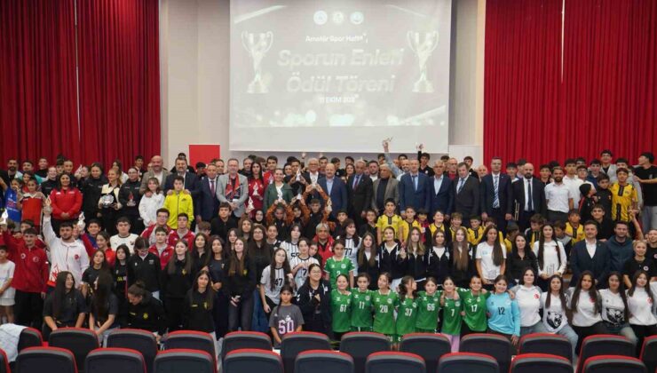 Kastamonu’da Sporun Enleri Ödül Töreni’nde 42 sporcu ve 12 takım ödül aldı