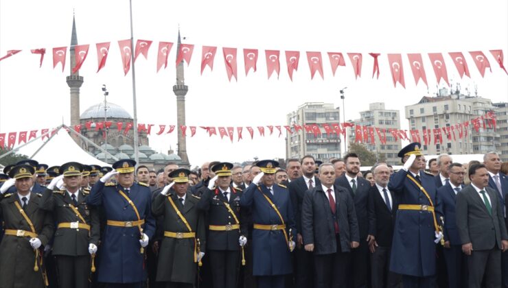 Kayseri ve çevre illerde Cumhuriyet’in 103. yılı dolayısıyla çelenk sunma töreni yapıldı