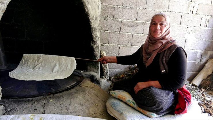 Kayseri Yeşilhisar’da kadınlar kışlık yufka ekmeğini imece usulü hazırlıyor
