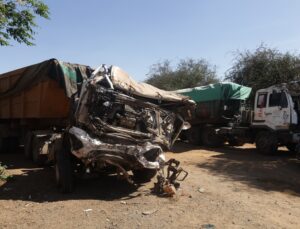 Kenya’nın Makueni bölgesinde çok sayıda aracın karıştığı kazada en az 17 kişi öldü