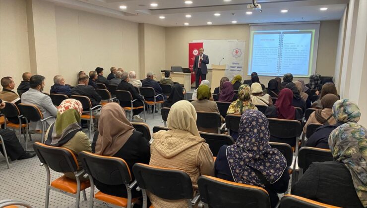 Kırıkkale’de kutsal topraklara gidecek umrecilere İl Müftülüğünce seminer verildi