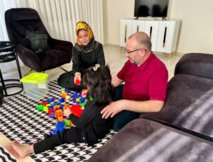 Koruyucu ailesi olduğu bebeğe 2 yaşında otizm teşhisi konuldu! Bedia Pişkin: Ömrümüz yettiğince bakacağız