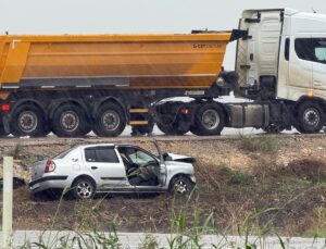 Kozan’da yoldan çıkan otomobildeki 1 kişi yaralanarak hastaneye kaldırıldı