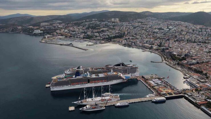 Kuşadası Limanı’na yanaşan 4 kruvaziyer ilçeye yaklaşık 6 bin turist getirdi
