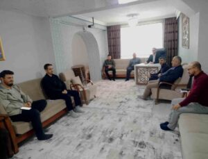 Kütahya Hisarcık’ta müftülük personeli Diyanet Gençlik Merkezi’nde kitap okudu.