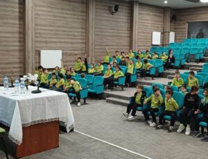 Kütahya Tavşanlı’da vergi dairesi öğrencilere vergi bilinci eğitimi verdi