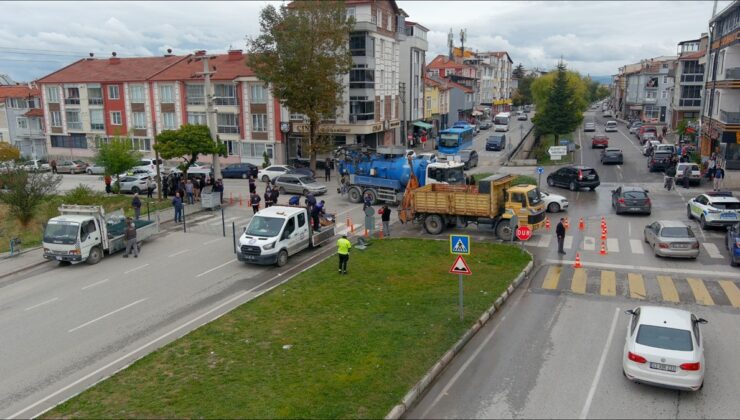 Kütahya’da istimlak davası sonucu caddenin bir bölümü araç ve yaya geçişine kapatıldı