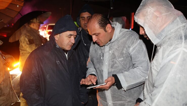 Kuvvetli sağanak Elazığ’da 30 noktada su baskınına neden oldu