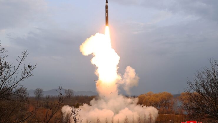 Kuzey Kore, Kim Jong-un’un denetlediği füze tatbikatında hedefi tam isabetle vurdu