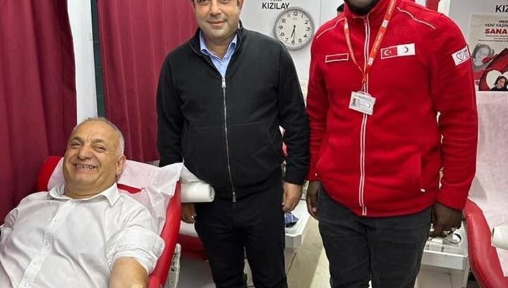 Lokman Ayva Düzce’de Kızılay’a kan bağışında bulundu, duyarlılık çağrısı yaptı