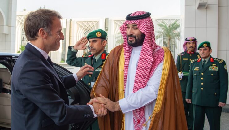 Macron, Körfez turunda Riyad’da Veliaht Prens Bin Selman’la görüştü