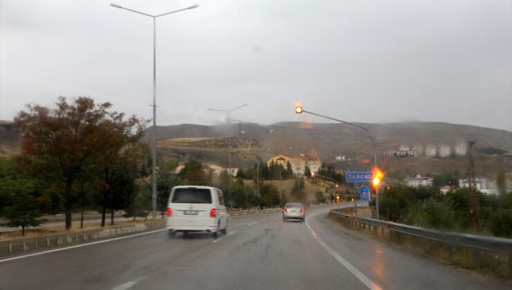 Malatya Darende’de sağanak öğleden sonra başladı, kırsalda ulaşımı olumsuz etkiledi