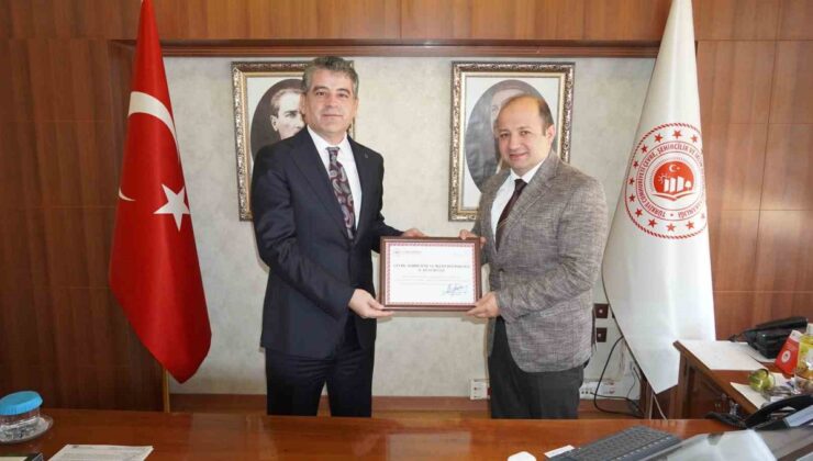 Manisa Çevre İl Müdürlüğü’ne beslenme dostu iş yeri belgesi verildi