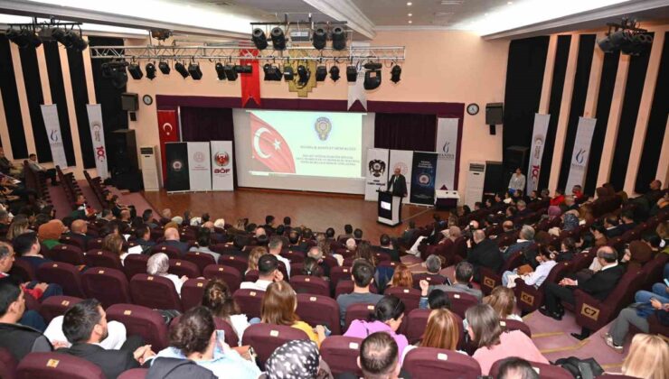 Manisa’da okul idarecileri ve rehber öğretmenlere bilgilendirme toplantısı yapıldı