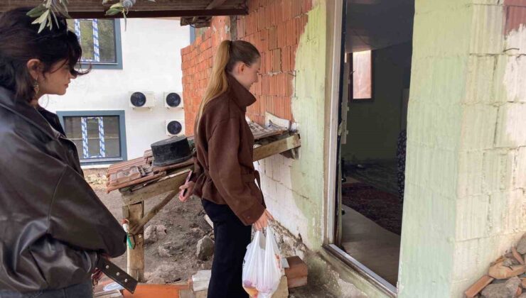 Manisa’da üniversiteli gençler, Komşum Projesi’yle yalnız yaşlılara destek oluyor