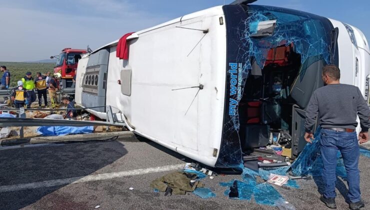 Manisa’da katliam gibi kaza! Tur otobüsü ile çekici çarpıştı: 11 ölü, 27 yaralı