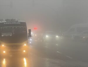 Mardin Artuklu’da yoğun sis görüş mesafesini yer yer 15 metreye düşürdü