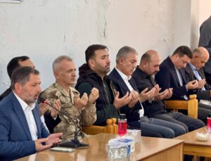 Mardin Valisi Akkoyun, Nusaybin’de 4’ü çocuk 6 kişinin ölümü üzerine taziyeye gitti