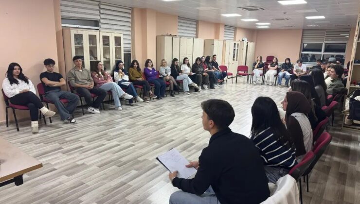 Menteşe’deki Uluslararası Gençlik Merkezi’nde gönüllü gençler fikir paylaştı