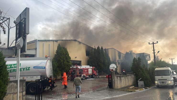 Mersin Akdeniz’de tütün ve makaron tesisinde alevler tesisin büyük kısmına yayıldı