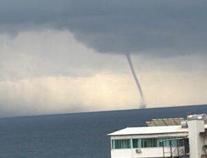 Mersin’de sağanak sürerken Erdemli-Silifke arasında peş peşe 3 hortum görüldü