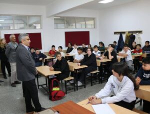 Merzifon Kaymakamı Karaaslan, Gazi Ortaokulu’nda öğrencilerle sohbet etti