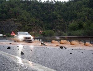 Muğla Dalaman’da sağanakta Tersakan Deresi taştı, ev ve iş yerleri su altında kaldı