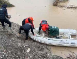 Muğla Dalaman’da su baskınında mahsur kalan 1 kişi ve 33 hayvan kurtarıldı