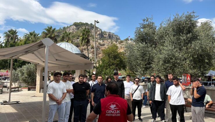 Muğla’da yeni üniversiteliler “Gelin Tanış Olalım” gezisiyle Dalyan’ı keşfetti