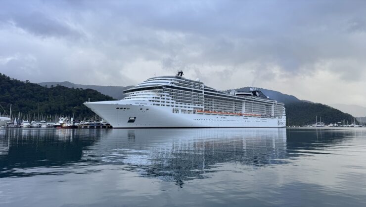 Muğla’nın Marmaris ilçesine Panama bayraklı MSC Divina 3 bin 933 turist getirdi
