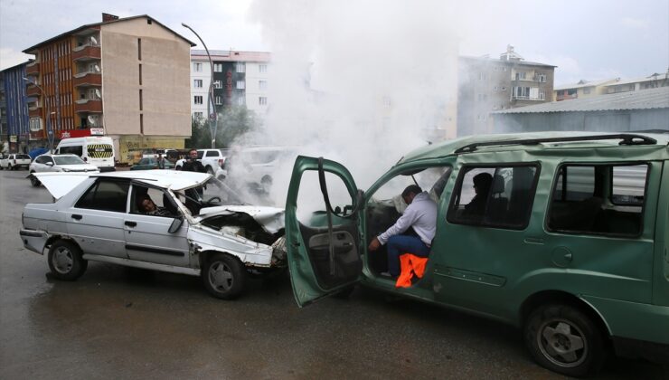 Muş’ta 100 personelin katıldığı trafik kazası tatbikatı gerçeğini aratmadı