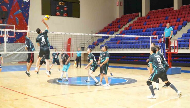 Niğde’de 4. Kamu Spor Oyunları, kamu çalışanlarının katılımıyla sürüyor
